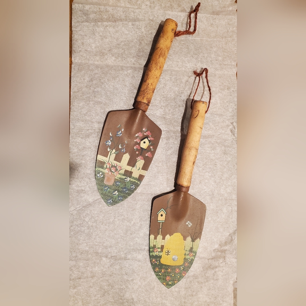 Decorative Garden Trowel Set with Wooden Handles